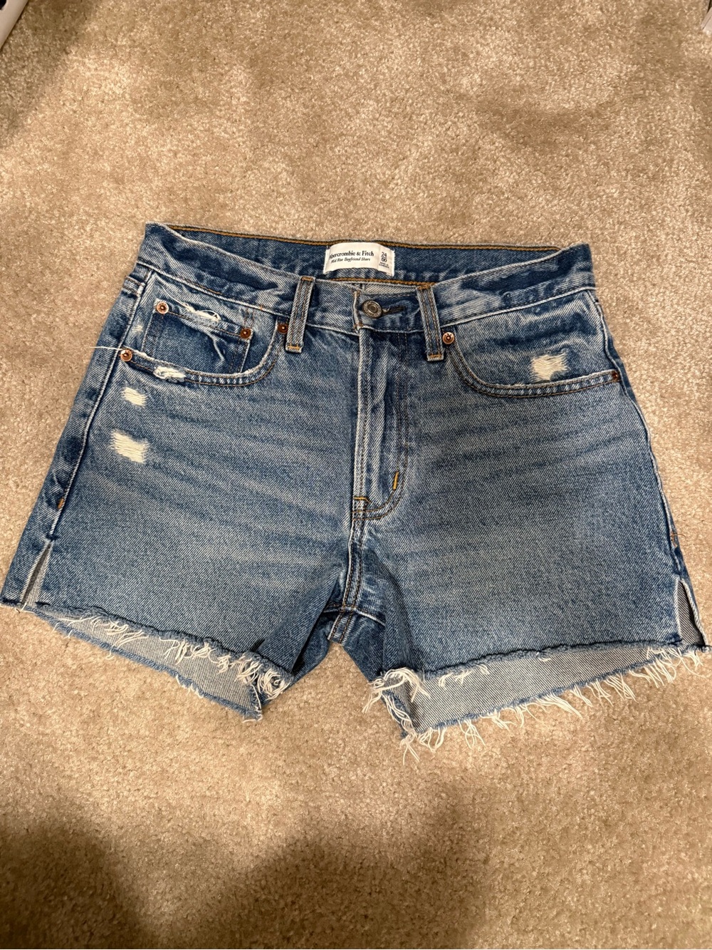 Abercrombie & Fitch Mid Rise Boyfriend short